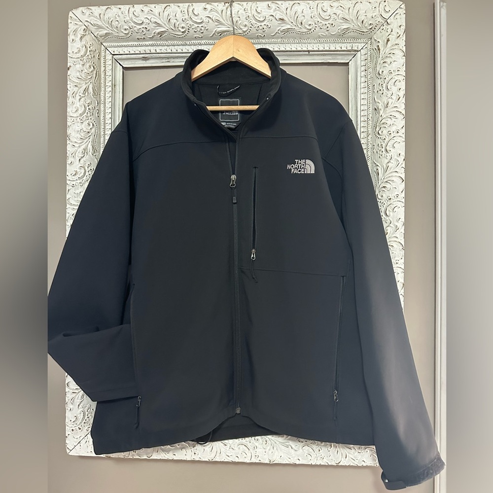 The North Face Black Shell Jacket. Size XL. ❣️